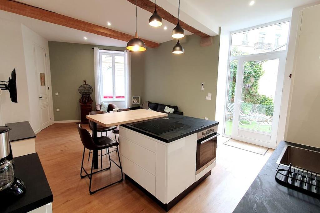 Classe 4 Etoiles - Cybele - Centre Ville 2 Chambres, Cour Privative Et Garage Vienne  Luaran gambar