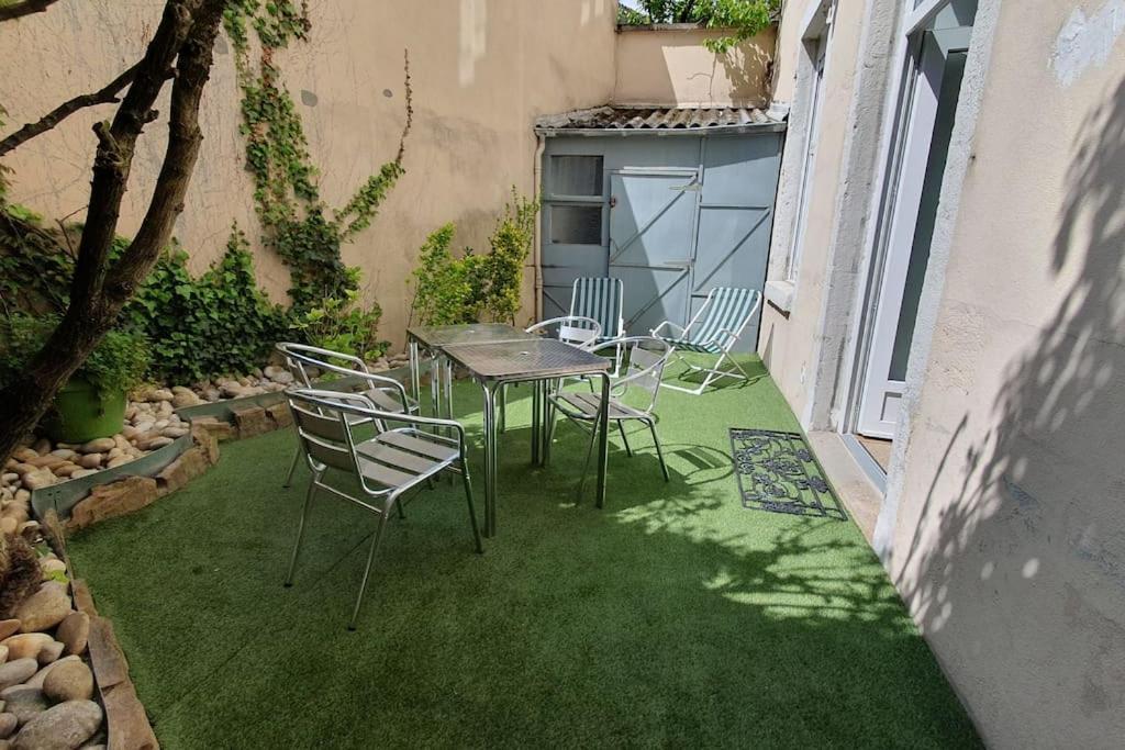 Classe 4 Etoiles - Cybele - Centre Ville 2 Chambres, Cour Privative Et Garage Vienne  Luaran gambar